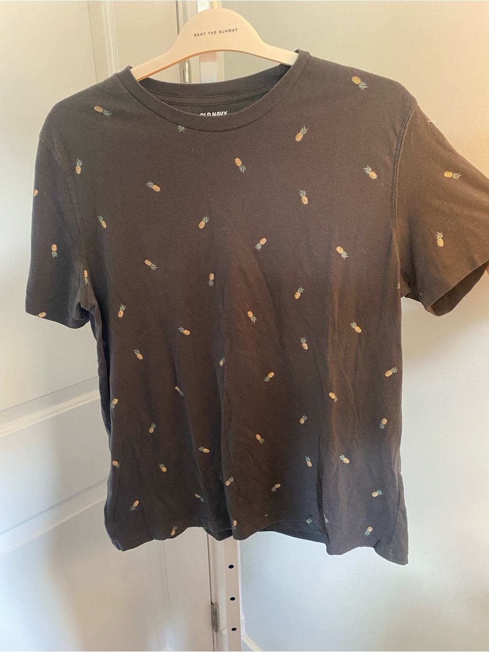Old Navy Black T-Shirt with Tiny Pineapple Print M
